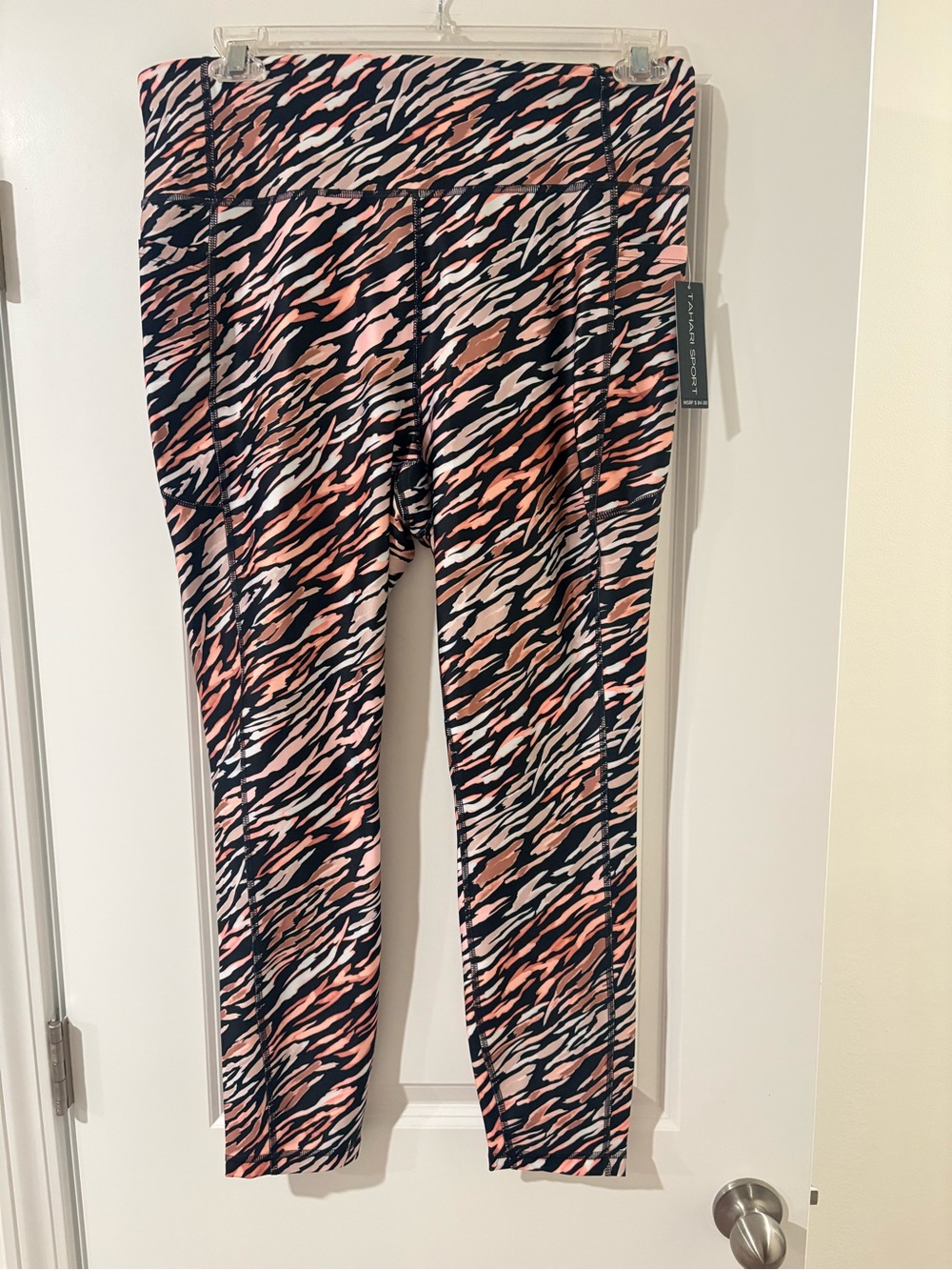 NWT Tahari Sport Black Watercolor Print Leggings 1X Pockets